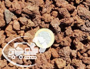 Pouzzolane-7-12-rouge-graviers-roses-sacs-de-graviers-centre-de-recyclage-Loire-materiaux-recycles-terre-vegetale-vente-de-graviers-en-sac-centre-de-valorisation-DIB-carriere-Loire